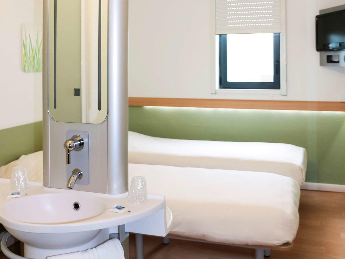 Ibis Budget Castelnaudary - A61 Екстер'єр фото